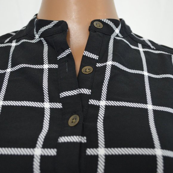 Women's Dress - Picture 2 of 4